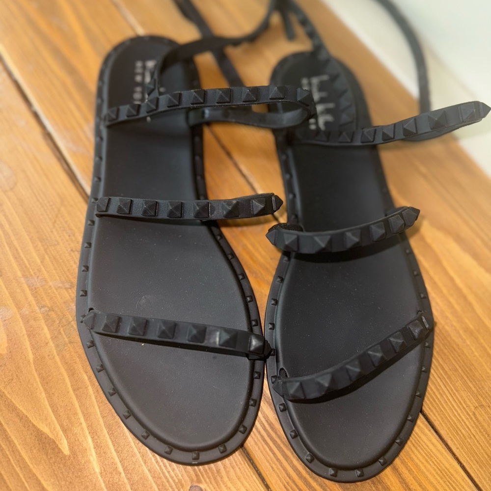 Black Rockstud Flat Sandals Women’s Size 9 Gladiator Style Strappy